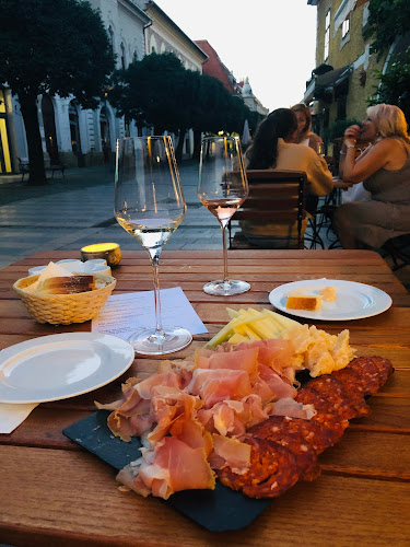 Comentarii opinii despre Pampetrics Borbár és Borszaküzlet