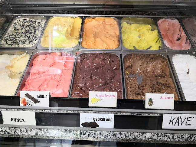 Opinii despre Benke Cukrászda în Szarvas - Vendéglátás