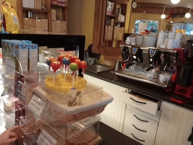 Comentarii opinii despre Cserepes kávézó, cukrászda