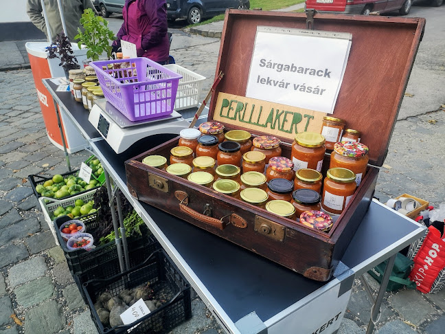 Opinii despre Perillakert în Bicske - Vendéglátás