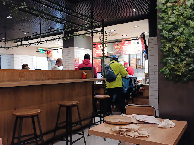 Opinii despre Pizza Hut Budapest Király în Budapest - Vendéglátás