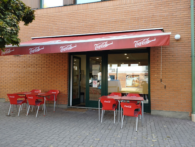 Dunapálma Pecsenyesütő - Vendéglátás