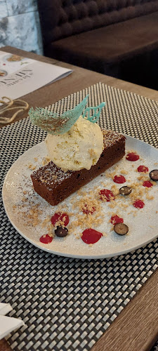 Heves, Hősök tere 5, 3360