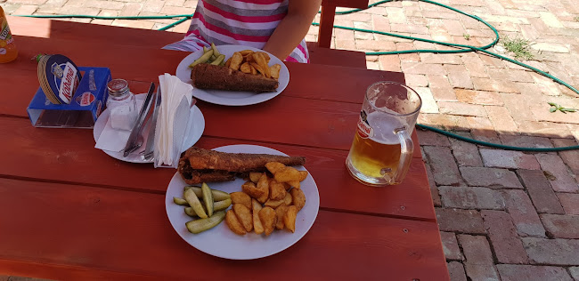 Opinii despre B Bisztró Kávézó és Gyorsétterem în Jászapáti - Vendéglátás