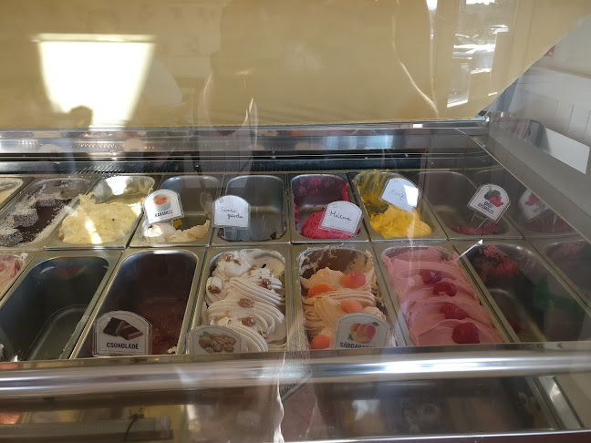 Magnólia Cukrászda - Üröm