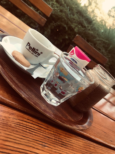 Opinii despre Dekanter Vinárium és Kávézó în Dunaújváros - Vendéglátás