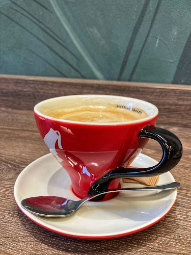 Budapest, Corvin Plaza Ground Floor, Corvin sétány, 1082