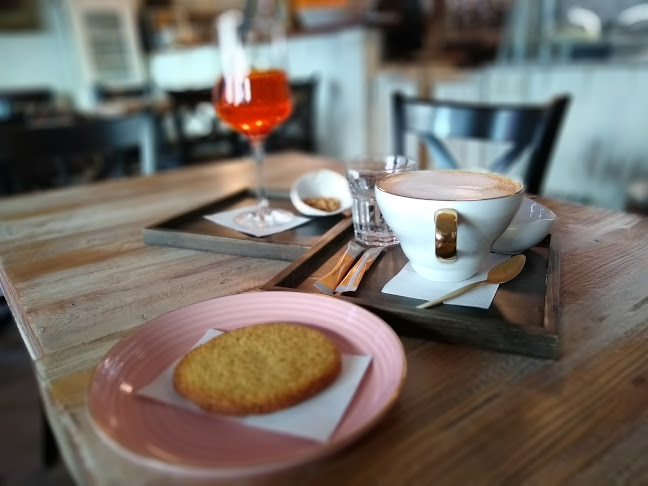 Comentarii opinii despre Aperitivo Caffé Bar