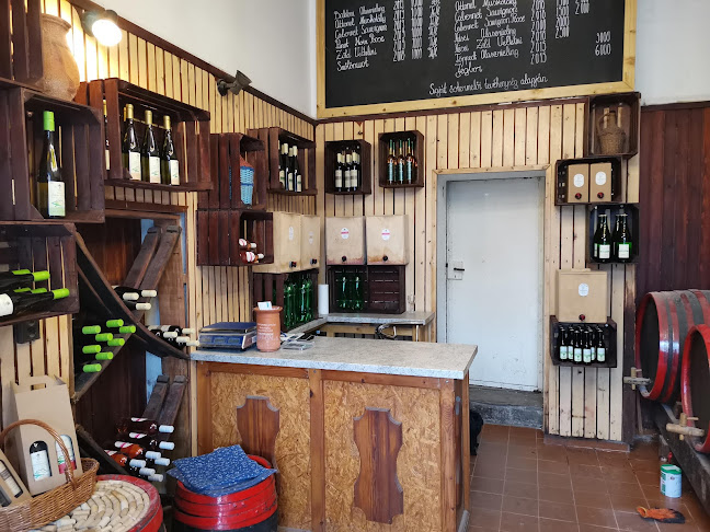 Opinii despre Eke Pince Termelői Bor în Budapest - Vendéglátás
