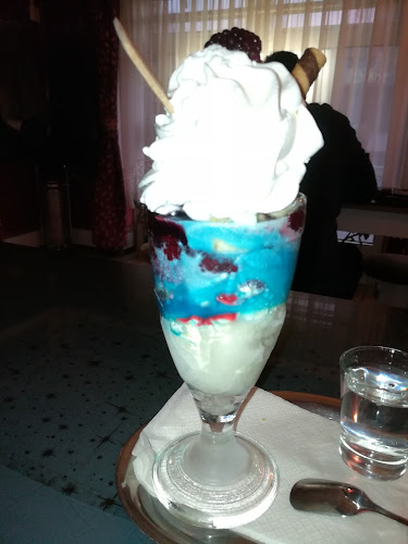 Benedettó Fagylaltozó, Kávézó - Vendéglátás