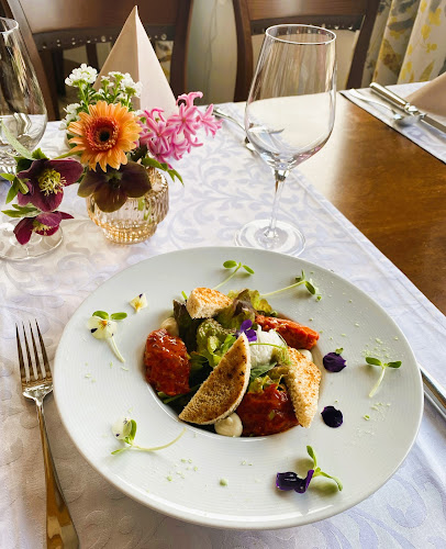 Fiastyúk Udvarház - étterem, szállás, biofarm - Csór