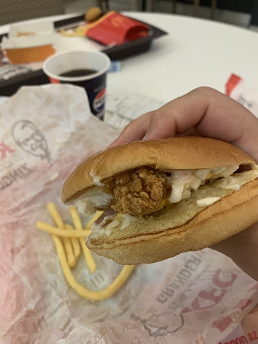 KFC Budapest Pólus - Vendéglátás