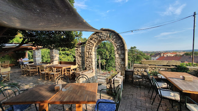 Pécs, Esze Tamás u. 3, 7624