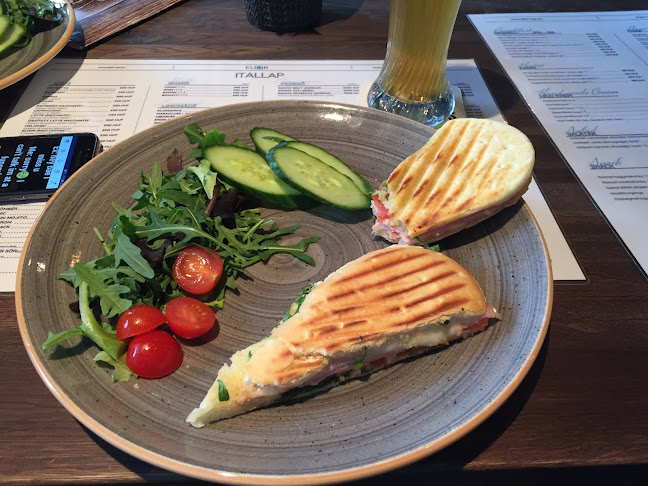 Győr, Egyetem tér, 9026