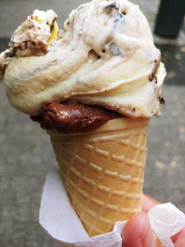 Opinii despre Sárvári Cukrászda în Eger - Vendéglátás