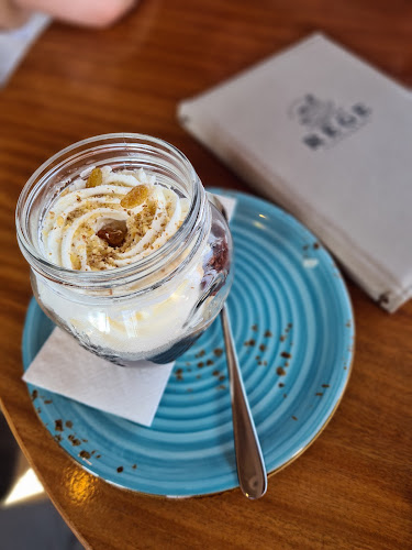 Opinii despre Apátsági Rege Cukrászda în Tihany - Vendéglátás