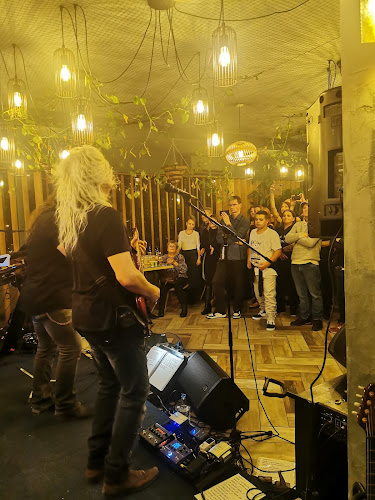 KultPont Kávézó és Kamaraterem - Vendéglátás