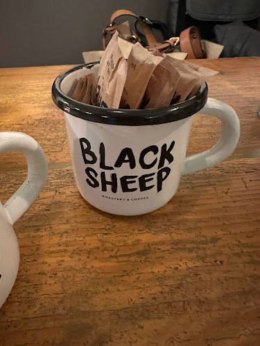 Comentarii opinii despre Black Sheep Kávéház Debrecen