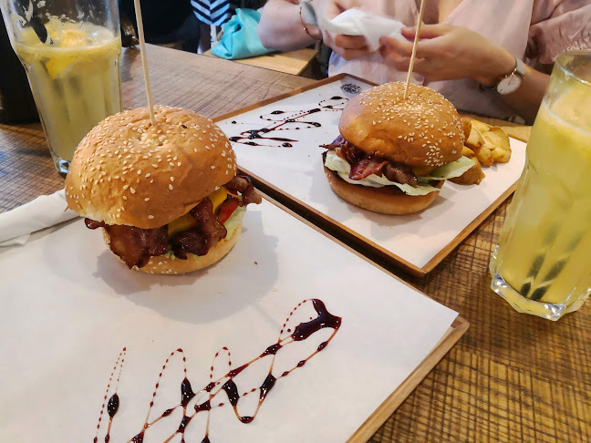 Opinii despre Attaboy în Budapest - Vendéglátás