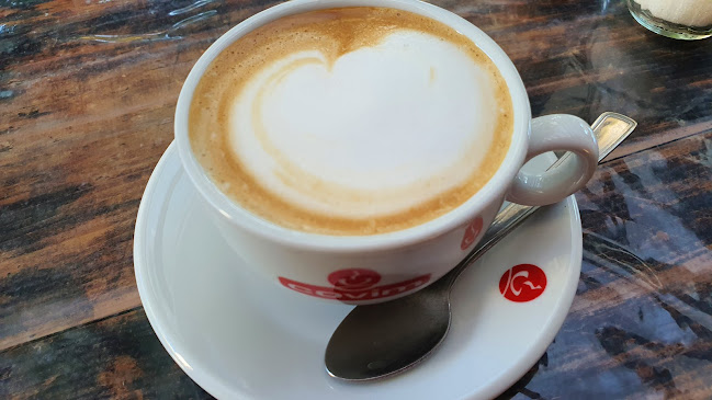 Opinii despre Pöttyös Kávézó în Eger - Vendéglátás