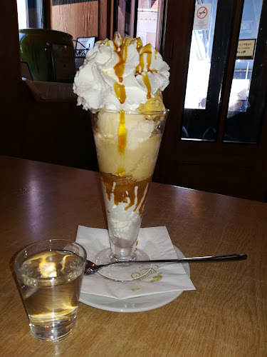 Központi Kávéház Szamos Cukrászda - Esztergom