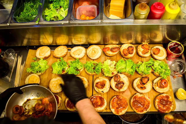 Vác, Március 15. tér 21, 2600