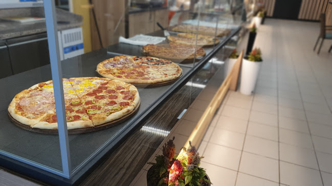 Opinii despre Reál Tani Pékség în Gödöllő - Vendéglátás