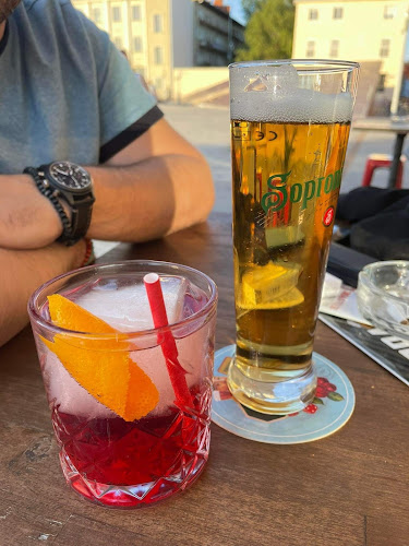 Opinii despre Brady Bar în Győr - Vendéglátás