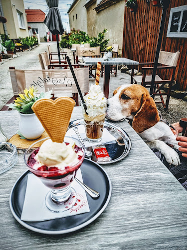Nosztalgia Kávézó és Fagyizó - Vendéglátás