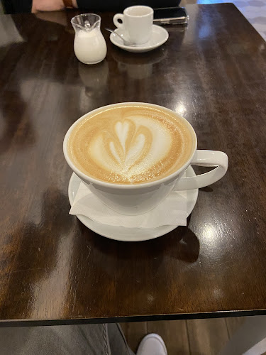 Opinii despre Présház Kávézó în Paks - Vendéglátás