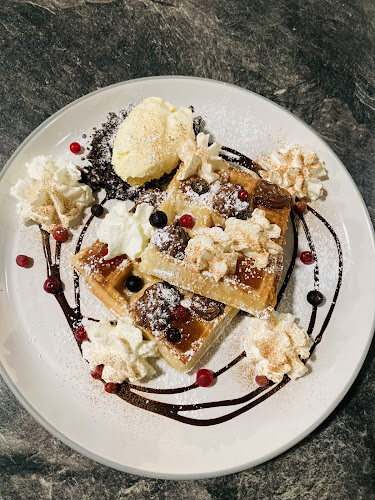 Adam's Kávézó, Étel- és Koktélbár - Vendéglátás