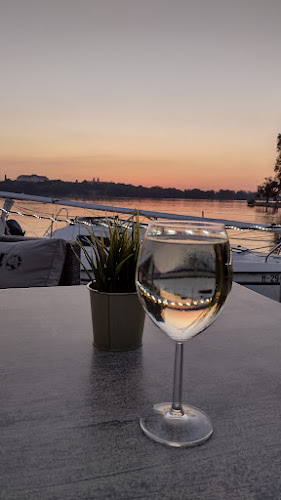 Tata, Tópart stny. 1, 2890