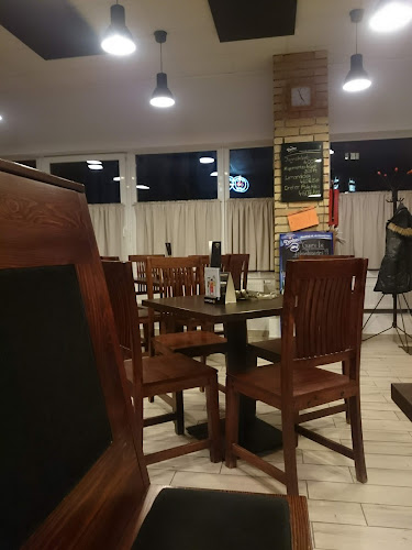 Randi Country presszó