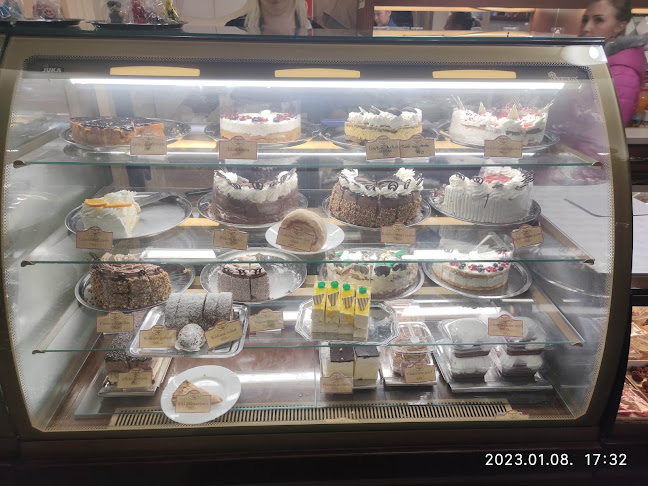 Pingvin Cukrászda - Vác