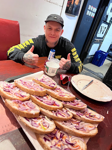 Opinii despre BARhole Music în Budapest - Vendéglátás