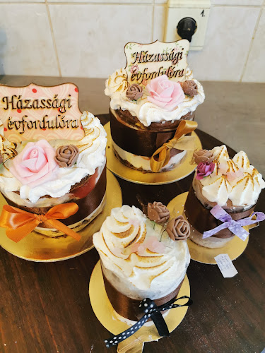 Comentarii opinii despre Hajnalka fagyizó és Cukrászda
