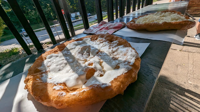 Csipp-csupp büfé /Fitt meletti lángosos