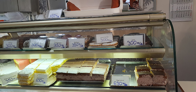 Opinii despre Benke Cukrászda în Szarvas - Vendéglátás