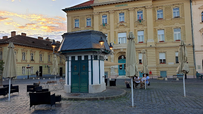 Comentarii opinii despre Árkád Söröző - Kávézó