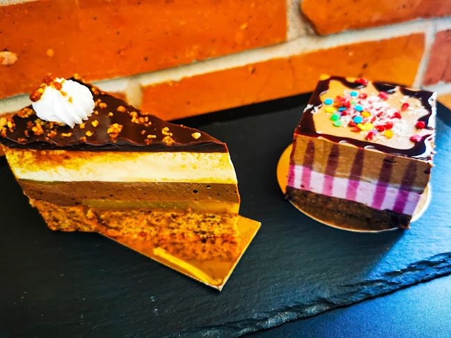 Opinii despre Macaron Kávézó és Cukrászda în Sajószentpéter - Vendéglátás