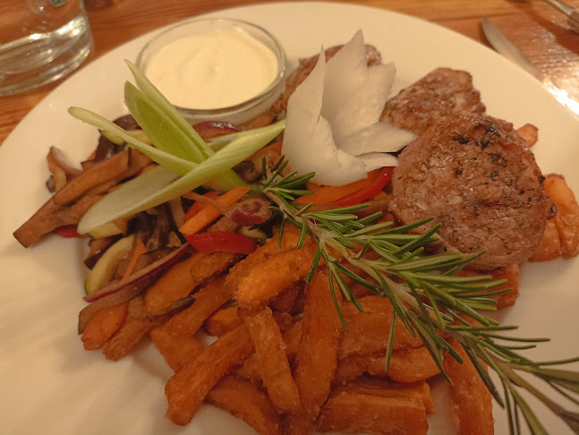 Opinii despre Katlan Borozó în Sopron - Vendéglátás