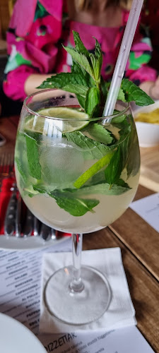 EscoBar & Cafe - Vendéglátás