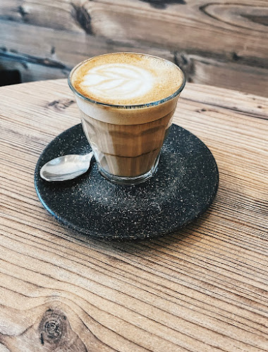 Opinii despre Modam Specialty Coffee & Store în Szombathely - Vendéglátás