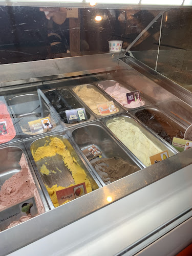 Pelikán Fagyizó És Sütiző - Vendéglátás