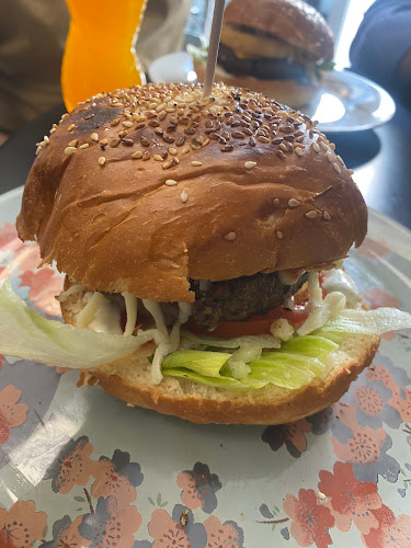 Dubai Pizzéria & Burger Bár