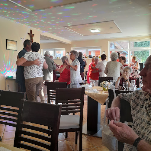 Opinii despre Muskátli Vendéglő în Balatonfenyves - Vendéglátás