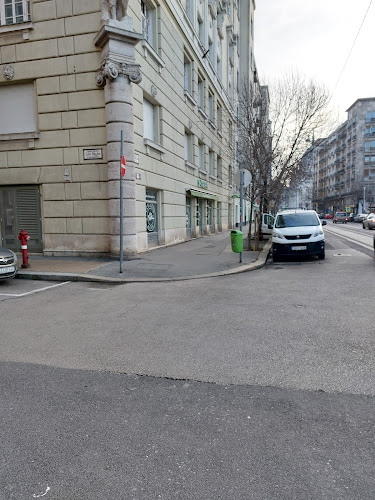 Opinii despre Közösségi Bank & Kávézó Fair Bank & Cafe în Budapest - Vendéglátás