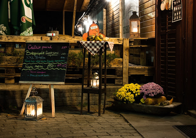 Comentarii opinii despre Görbe Tök Falatozó és Kiskocsma