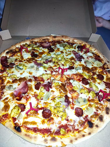 Opinii despre Dubai Pizzéria & Burger Bár în Miskolc - Vendéglátás