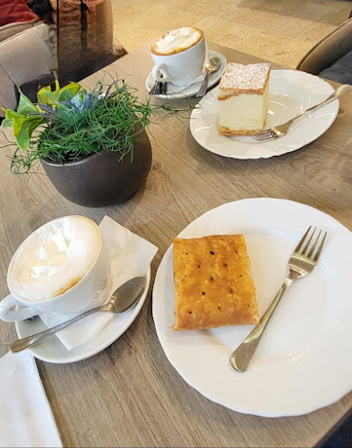 Opinii despre Bim-Bam Cukrászda în Kiskőrös - Vendéglátás